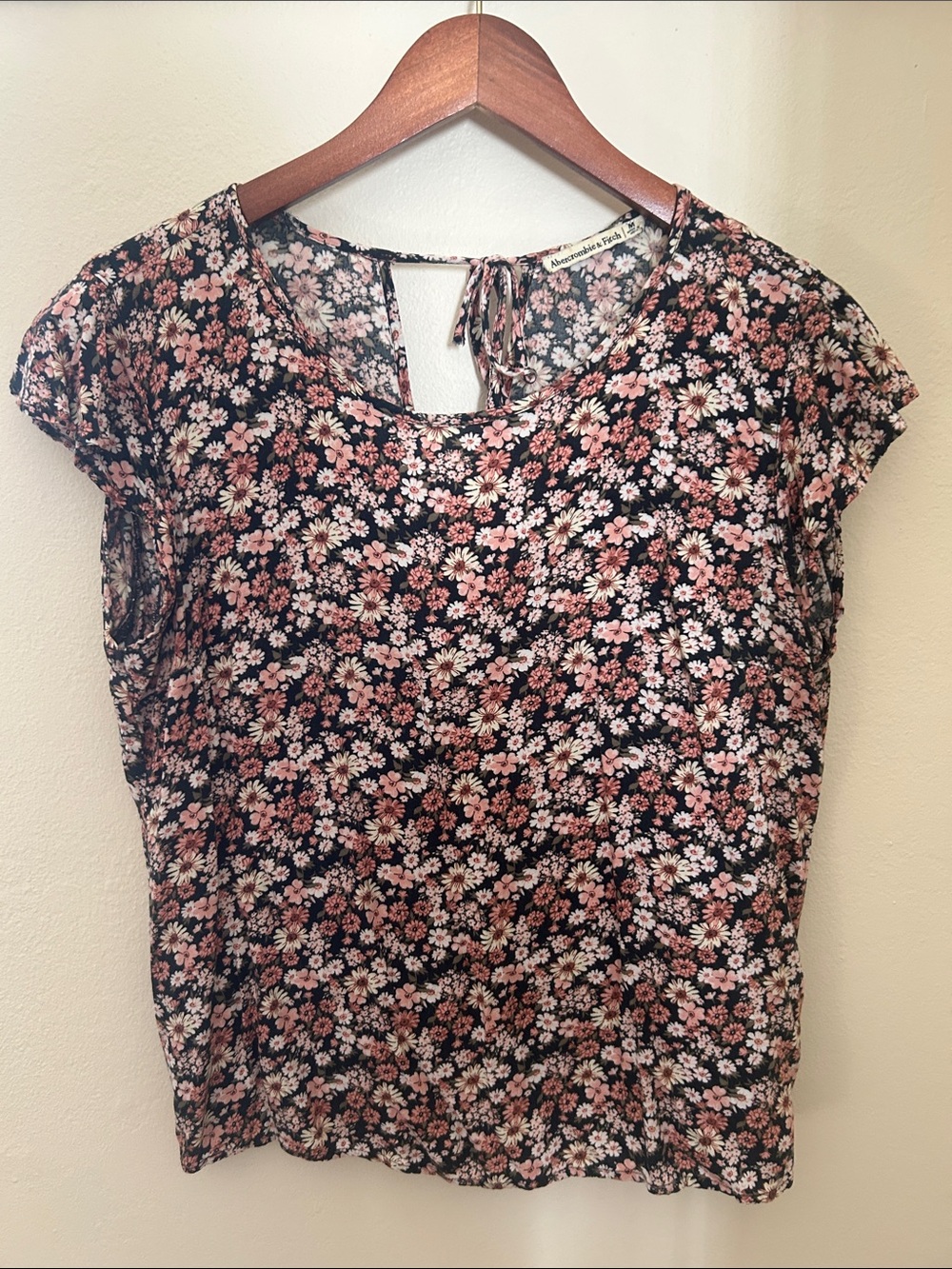 Abercrombie and Fitch Black Floral Tie-Back Cap Sleeve Blouse medium